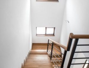 living-room-stairs-modern-minimalist-interior-design-wooden-staircase-with-metallic-elements-300x300-1